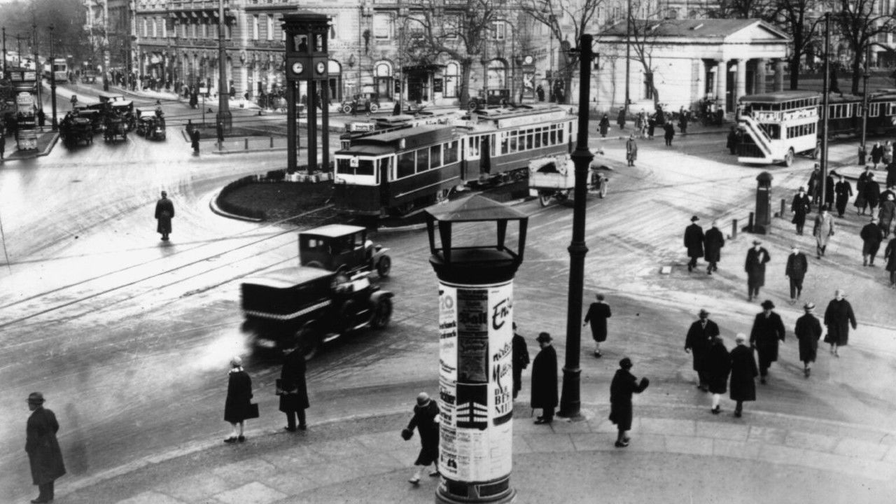 Berlin: Symphony of a Great City (1927) still