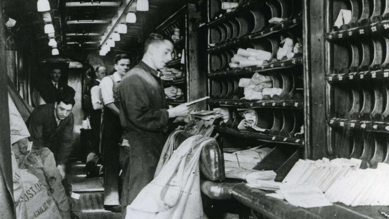 Night Mail (1936) still